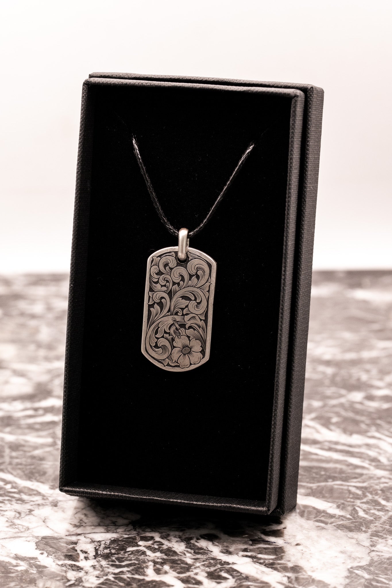 Pendentif gravé