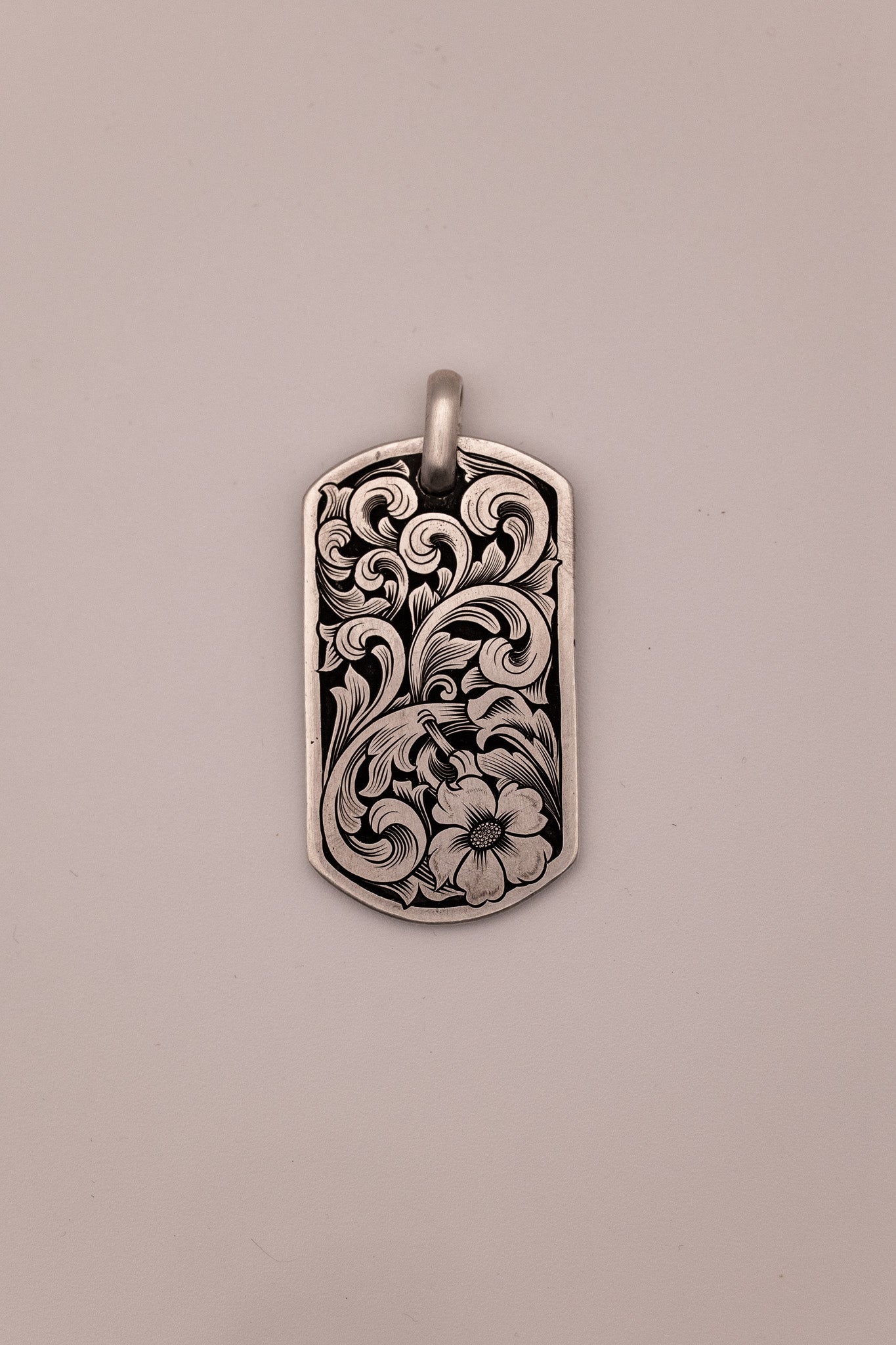 Pendentif gravé