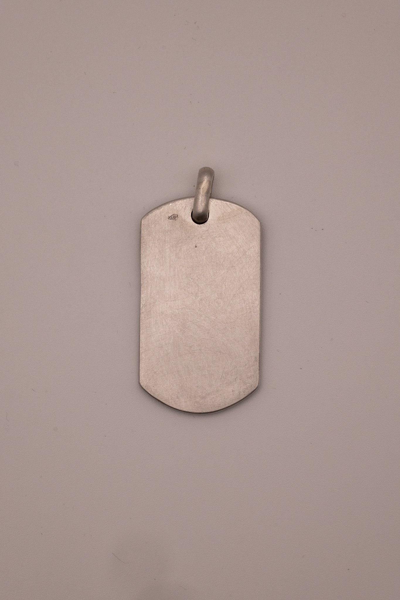 Pendentif gravé